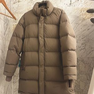 ARITZIA SUPER PUFF IN MODERN TAUPE, MID LENGTH. SIZE MEDIUM.